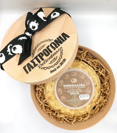 Pecorino με κομμάτια τρούφας ωριμασμένο σε σπηλιά — Τυροκομικά